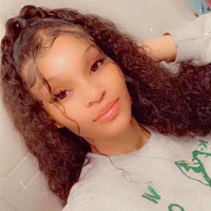 Meet your Posher, Kiana